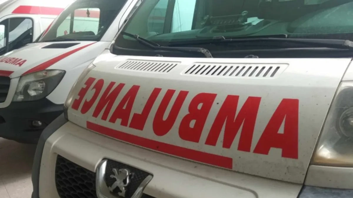 PIJANA KO LETVA BEŽALA OD POLICIJE, PA UPALA U ŠAHT Nesvakidašnja scena u Nišu, izvlačili je vatrogasci