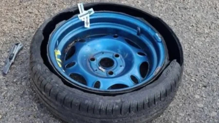 VIŠE NIKO NEMA REZERVNI TOČAK U AUTU Zamenio ga set za popravku - evo šta stručnjaci misle o tome