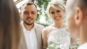 KUMA NA VENČANJU DOBILA NEOBIČAN ZADATAK OD MLADE Ljudi na mrežama ZAPANJENI: "Ovo je tako tužno"