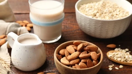 Ovo vam nikad nisu rekli o bademovom i ovsenom mleku: Evo koji reguliše šećer u krvi, a drugi upale u telu