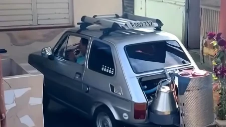 PREPRAVIO “PEGLICU” I ŠOKIRAO SVE: Sada vozi na ĆUMUR zbog nestašice goriva! (VIDEO)
