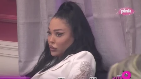 MAJA MARINKOVIĆ ŠOKIRALA SVE Skinula se pred kamerama nakon operacije i pokazala zadnjicu! (FOTO)