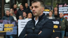 TOTALNO RASULO U BLOKADERSKIM REDOVIMA: Optužili Savu Manojlovića da je običan plagijator i grebator