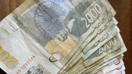 SUTRA STIŽU PARE! Kreće isplata – evo koliko novca leže na račune!