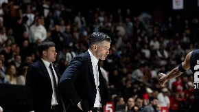 NIJE VREME... Alimpijević slomljen posle poraza u finalu 