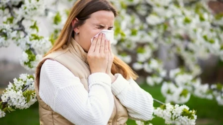 Alergija na polen sve više muči građane: Farmaceut otkriva koja terapija najbrže ublažava kijanje, zapušen nos i suzne oči