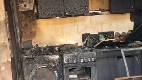 UZROK JE MNOGIH POŽARA Ovaj uređaj nikako ne uključujte u produžni kabl