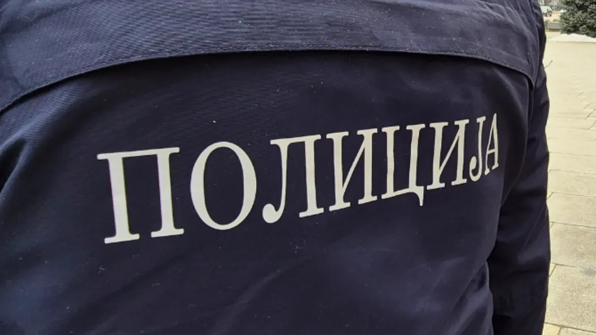 ZAPUCAO NA POLICAJCE IZ AUTOMATSKE PUŠKE Patrola mu došla na vrata, usledio rafal