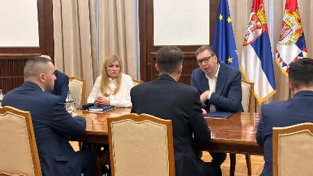 VUČIĆ ODRŽAVA KONSULTACIJE Predsednik Vučić sa predstavnicima SVM