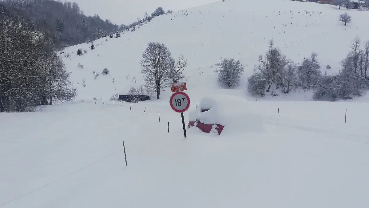 DRAMA NA DURMITORU: Povređeni Milorad opkoljen snegom, spasioci krenuli, pa jedva izvukli živu glavu!