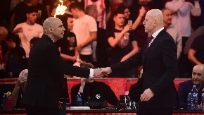 DETALJ KOJI JE MNOGIMA PROMAKAO Ovako se Obradović pozdravio sa Penjarojom na kraju derbija (VIDEO)