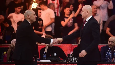 DETALJ KOJI JE MNOGIMA PROMAKAO Ovako se Obradović pozdravio sa Penjarojom na kraju derbija (VIDEO)