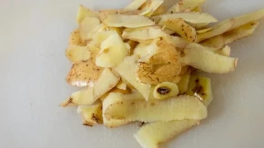 LJUŠTILICA VAM NE TREBA Evo kako najlakše da se rešite kore od krompira, ručak ćete spremiti za tili čas