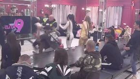 ANITA KRVNIČKI NASRNULA NA UROŠA Izgubila kontrolu, obezbeđenje munjevitom brzinom uletelo (FOTO)