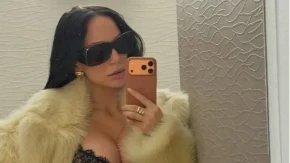 TRUDNA EDITA POZIRA U ČIPKANOM VEŠU Golo telo na izvol'te, pevačica šokirala (FOTO) 