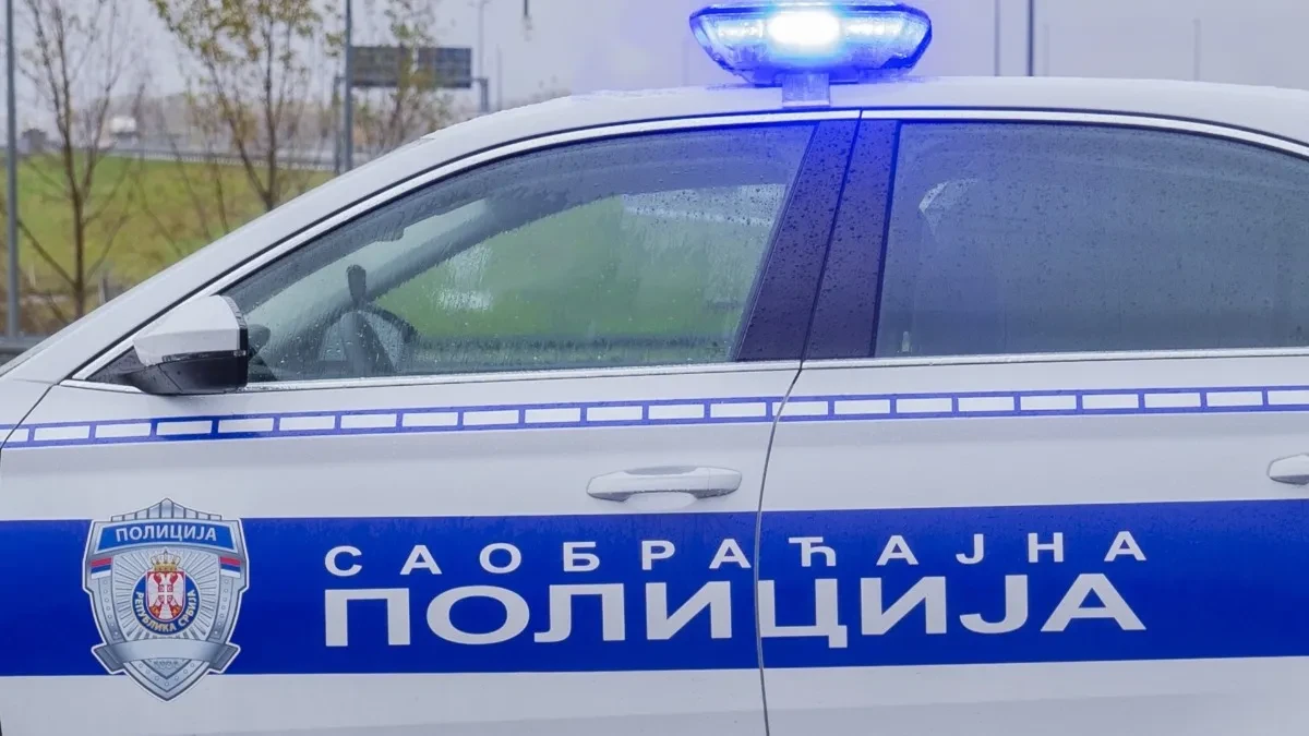 VAŽAN APEL IZ POLICIJE VOZAČIMA "U prazničnoj žurbi, lako je izgubiti strpljenje", sledi pojačana kontrola saobraćaja