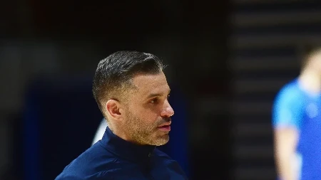 HAOS U DUELU SRPSKIH TRENERA Strašna tuča, sudija pao na solicu, užasne scene (VIDEO)