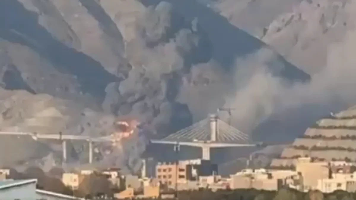 OSMORO MRTVIH, 95 POVREĐENIH U NAPADU NA KLJUČNI MOST Snimljen trenutak kad je dignut u vazduh (VIDEO)