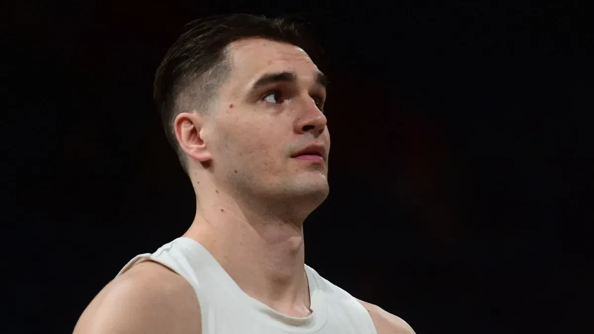 JASNO JE ZA KOGA JE NAVIJAO Mario Hezonja sa saigračem iz Reala gledao večiti derbi na neobičnom mestu