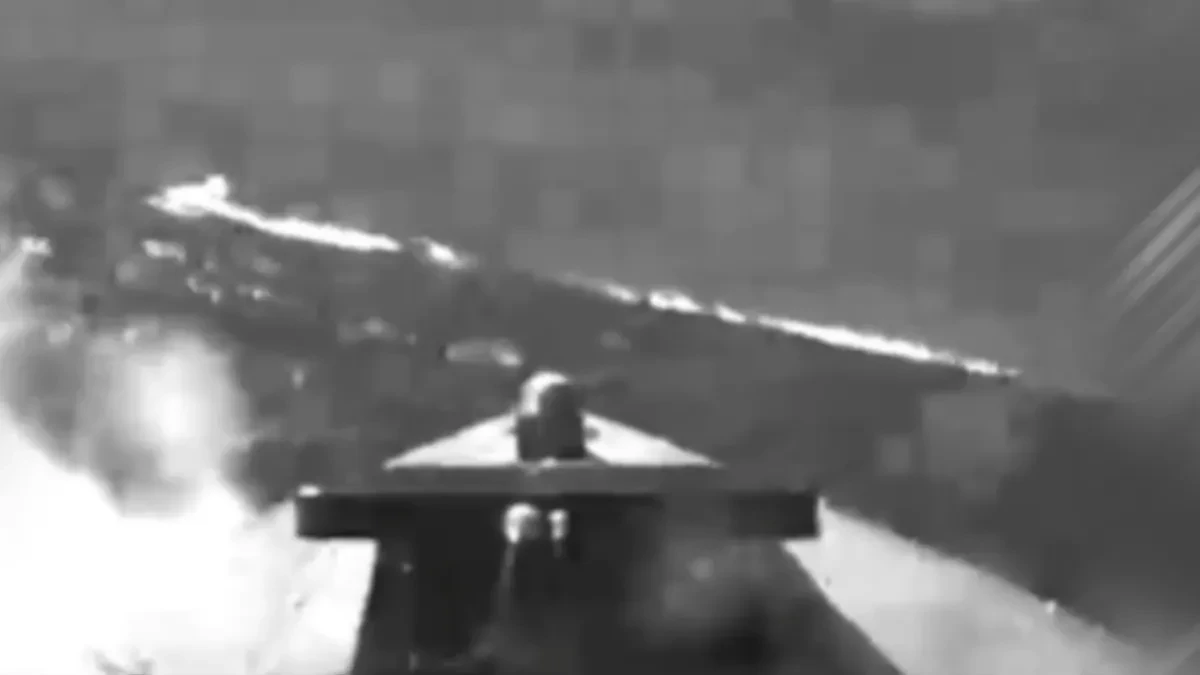 Pogođeni brodovi koji su čuvali ključni most ka Krimu: Objavljen snimak napada (VIDEO)