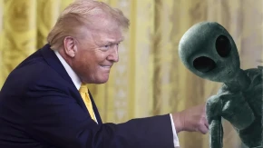 Tramp najavio fajlove o vanzemaljcima: „Stvari u koje ne biste poverovali“ (VIDEO)