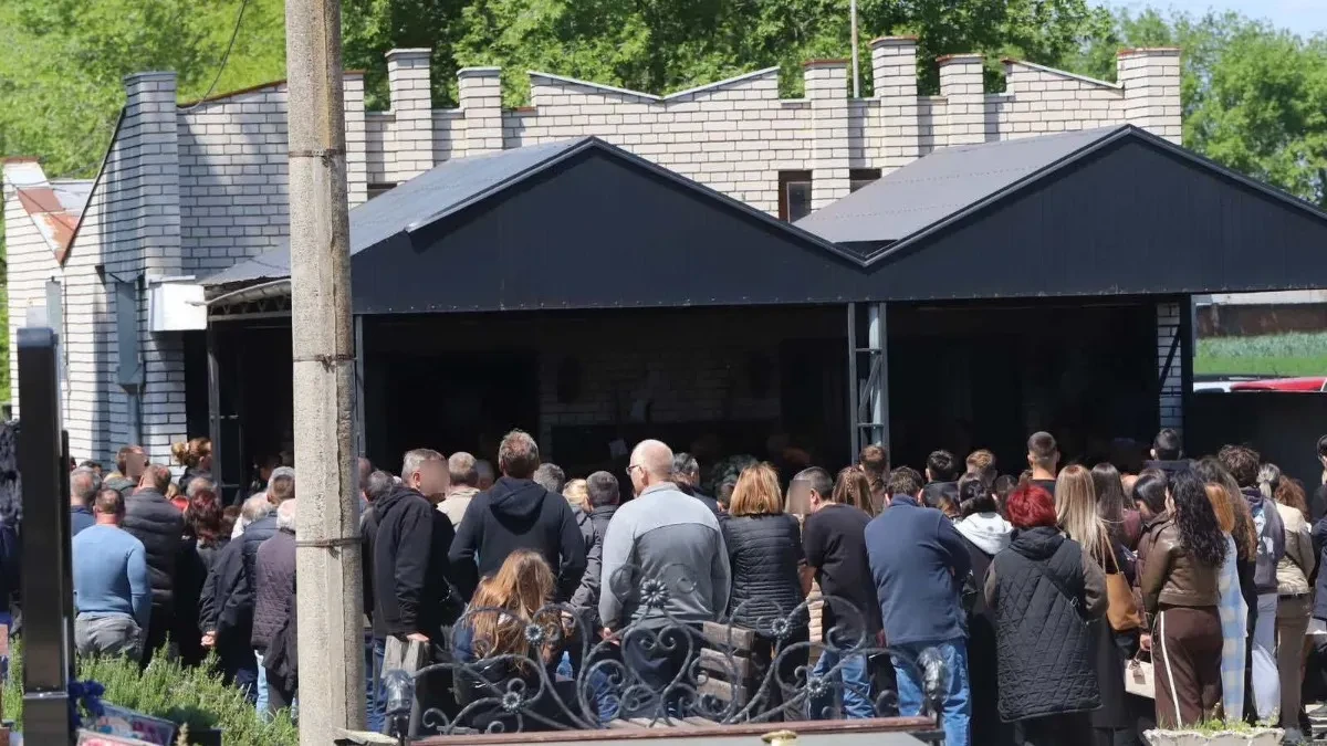 Sahranjen vozač koji je u kontrasmeru kod Rume pobio troje mladih! Porodica i dalje bez odgovora na pitanje "zašto"