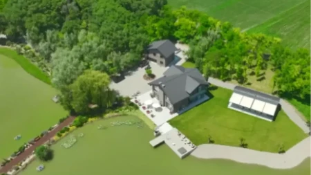 Srpski milioner ima luksuznu vilu na selu i privatno jezero: Ovo je njegovo imanje: "Iskeširao sam 600.000 evra za plac" 