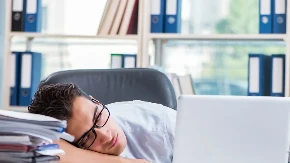 Spavanje na poslu nije sramota - u Japanu bi vas zbog toga pohvalili