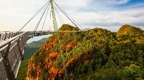 Most koji vas vodi "nigde", ali turisti i dalje vole da ga posećuju