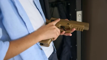 Učenik upao u školu sa pištoljem: Hitno se oglasio direktor, detalji drame u Sjenici