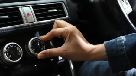 Skrivena opasnost u kolima: Ovo dugme u autu može da vas uspava za volanom!