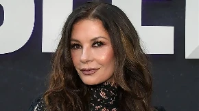 Traže krštenicu, kad čuju koliko godina ima! Ketrin Zita Džouns zbog ove ishrane ima telo iz snova