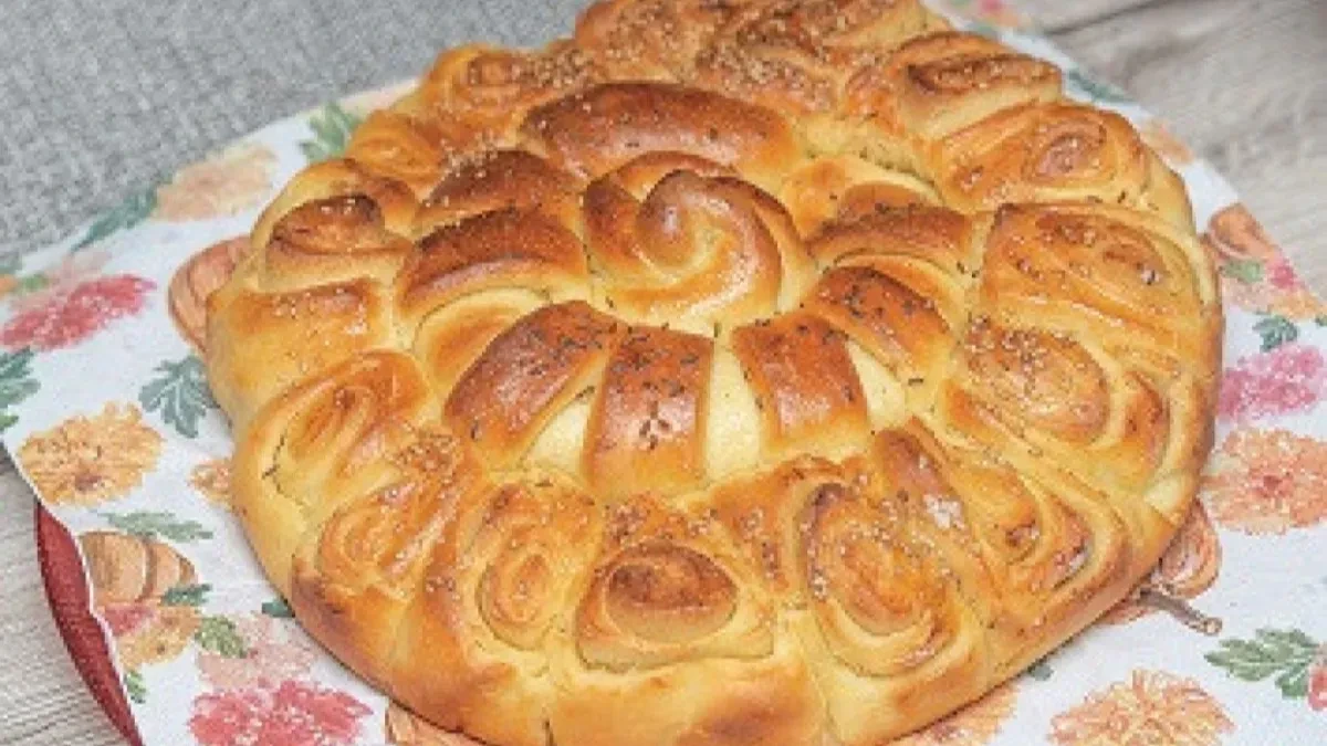 Uskršnja pogača koja sija kao dukat, a nema jaja: Pekarski trik za onaj savršen, staklasti sjaj