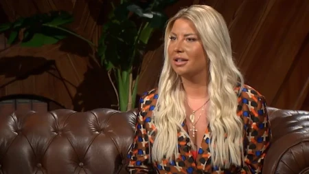 DEA ĐURĐEVIĆ POKAZALA TRUDNIČKI STOMAK Pozirala ispred svetog mesta!