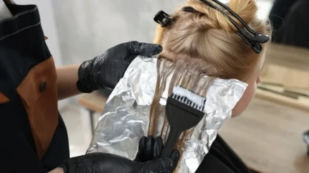 Frizeri upozoravaju: Ova greška posle farbanja momentalno ubija boju!