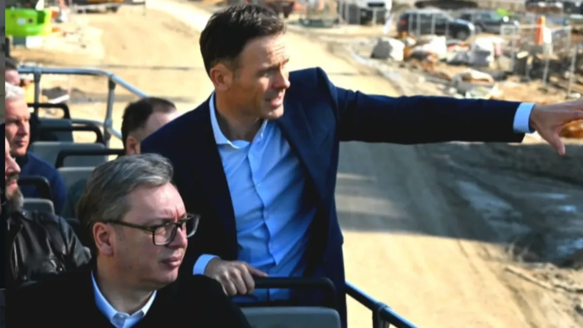 VUČIĆ: Ponosan sam na našu zemlju, na to što radi i što se gradi (FOTO)