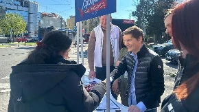 "NIKADA NEĆEMO DOZVOLITI NIKOME DA ZAUSTAVI SRBIJU" Branbić: Građani prilaze i pružaju podršku u borbi za pristojnu i stabilnu Srbiju