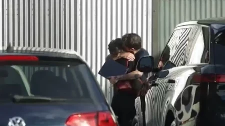 Uhvaćeni na parkingu, jedna od najlepših glumica nije mogla da se kontroliše: Nije ni ona luda, upecala pravu "lutkicu"