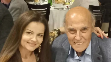 SRPSKI PEVAČ (88) U VEZI SA 41 GODINU MLAĐOM: "Mojoj deci nije bilo prijatno, ali svako uređuje svoj život"