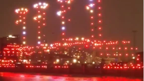 HILJADE DRONOVA SE PODIGLO U NEBO I SVIMA JE ZASTAO DAH Svetlosni spektakl je oživeo legendarni TITANIK (VIDEO)