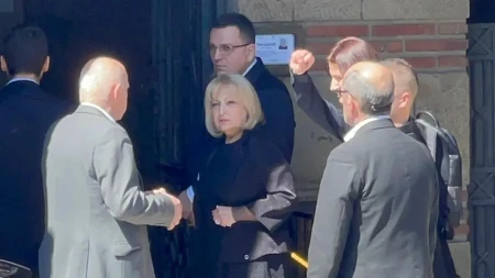 SLAVICA ĐUKIĆ DEJANOVIĆ STIGLA NA NOVO GROBLJE Ovde će počivati suprug Ranko (FOTO)