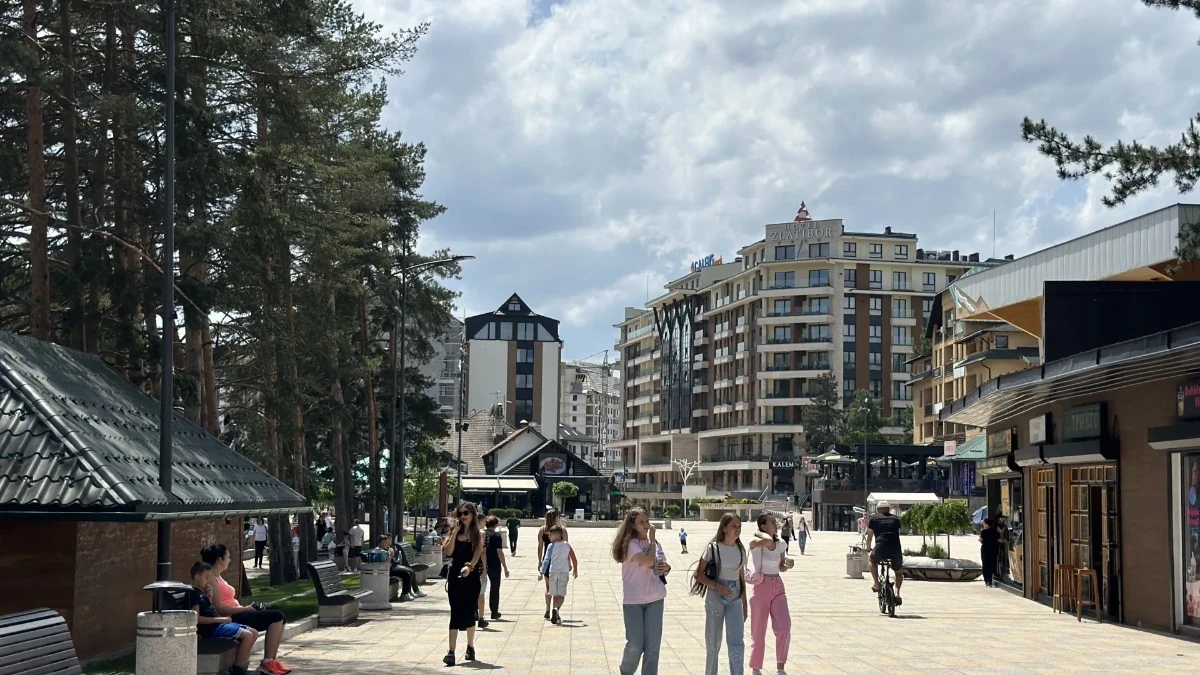 Zakupili kućicu na udarnom mestu, pa posle izdavili drugima: Kontrolisani prodajni objekti u centru Zlatibora - pronađeno niz nepravilnosti 