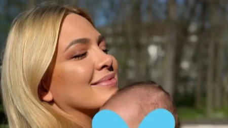 PRVE FOTKE MILICE TODOROVIĆ SA SINOM Pevačica čvrsto grli naslednika i sija od sreće (FOTO)