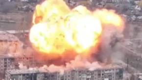 SAT OTKUCAVA, VRATA PAKLA SE OTVARAJU! Pao je ultimatum, dok rakete razaraju gradove! (VIDEO)