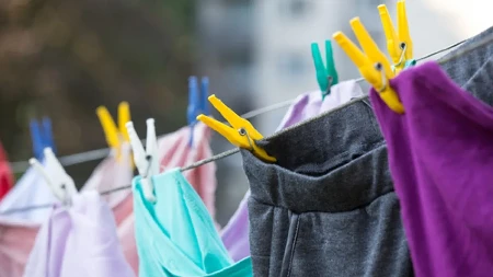 TRIK KOJI UBRZAVA SUŠENJE VEŠA Ne samo što će brzo biti suv, već ćete i smanjiti račun za struju