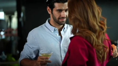 SASTANAK JE OTKAZAN! Tražio od devojke da mu plati frizuru, odeću i prevoz, sad mu se smeje ceo internet (FOTO)