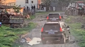 SNIMCI POTERE ZA BEGUNCEM IZ NOVOG SADA Pucao na policajce, pa ukrao kola (FOTO GALERIJA)