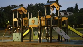 RODITELJI, PAŽNJA! Ako ovo imate u dvorištu, ODMAH JE SE REŠITE! (FOTO)