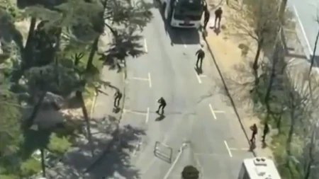 NOVI SNIMCI PUCNJAVE KOD IZRAELSKOG KONZULATA U BEŠIKTAŠU Napadači pokušali da izvrše atentat na 7. spratu (VIDEO)