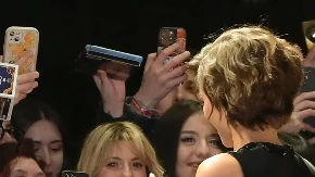 PODIVLJALA U ZRELIM GODINAMA Majka slavne glumice voli isto što i mladi, na nagovor ćerke uradila ovo